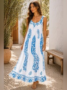 THML Paisley Maxi Dress Blue White Sleeveless Resort Size Medium NWT